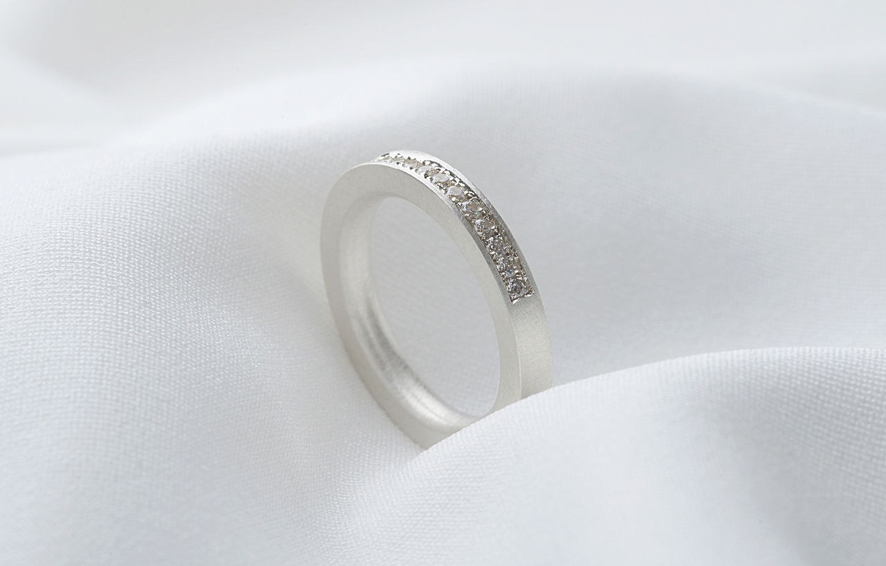 Sparkling Ring No. 1 (925 Silber, kreismattiert, Zirkonia)